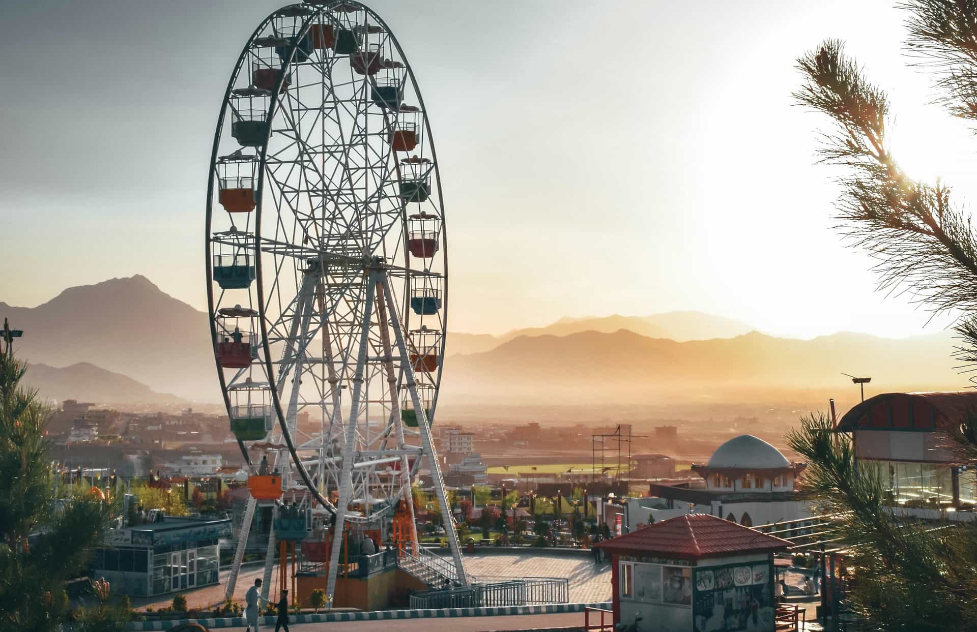 10 Fun and Casual First Date Ideas to Break the Ice 👫 💖